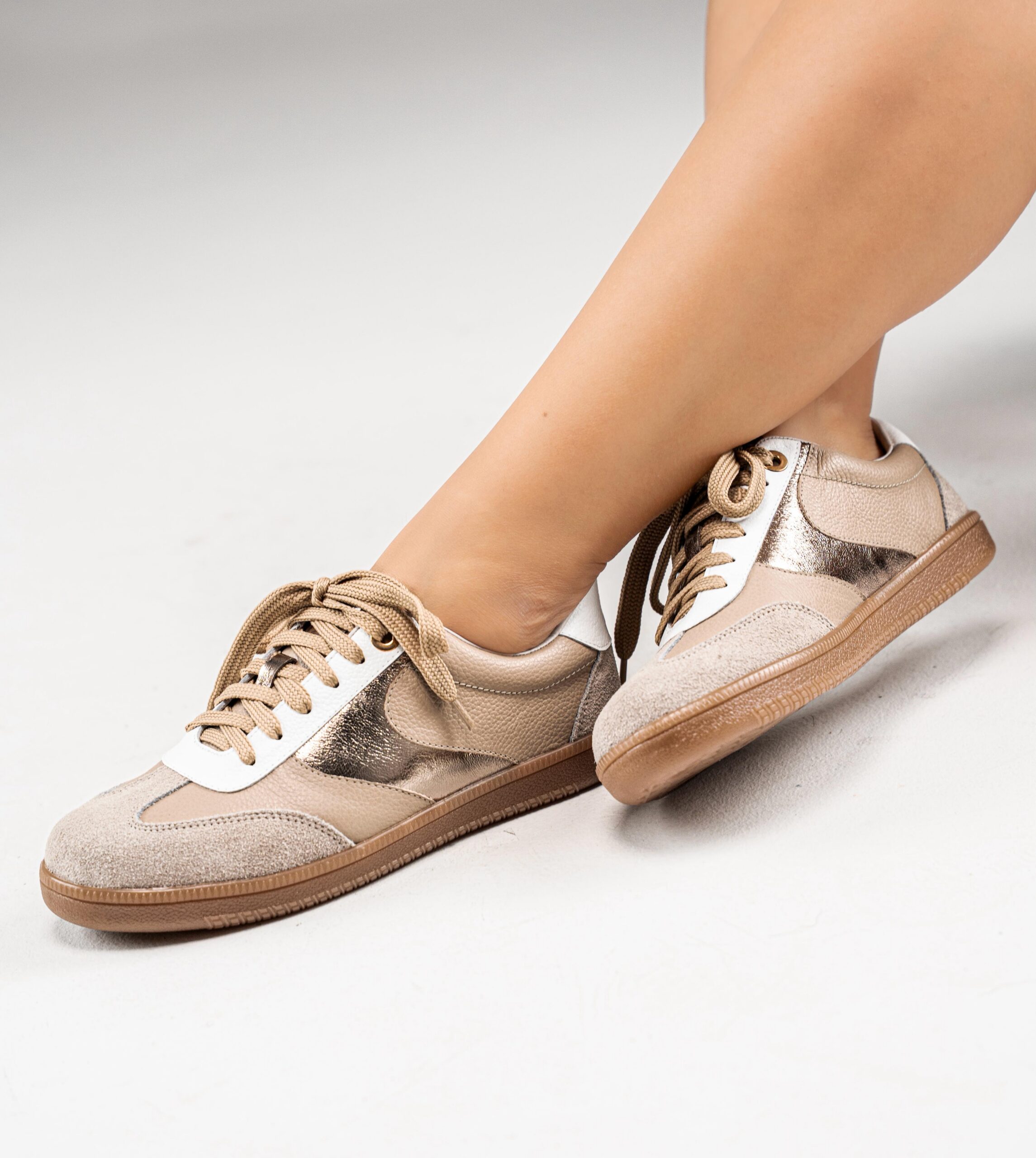 La Novedad TENIS ELLA